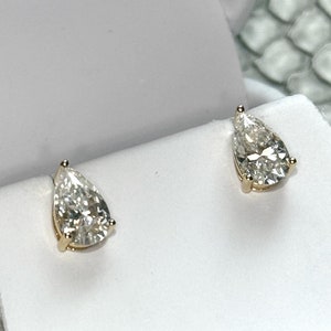 VVS1 Certified Moissanite Pear Cut Stud Earrings