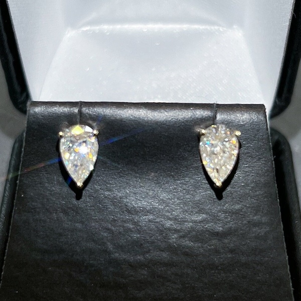 VVS1 Certified Moissanite Pear Cut Stud Earrings