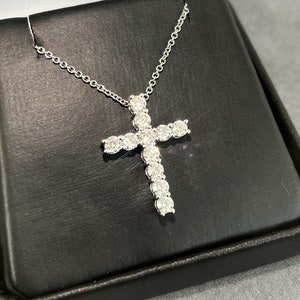 1.10 CT VVS1 Moissanite Cross Pendant With Chain Necklace