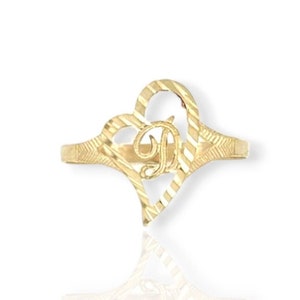 Anillo de oro amarillo macizo de 10 quilates con forma de corazón inclinado con letra inicial del alfabeto, A-Z, cualquier banda de amor del alfabeto