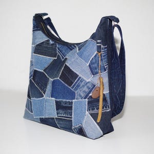 Axelväska i patchwork-denim: Återvunna jeans, handgjorda