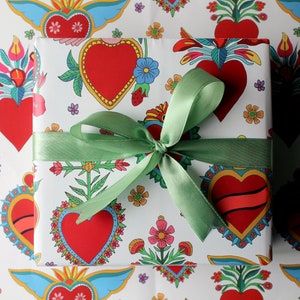 Papier cadeau coeurs Coeurs mexicains Saint-Valentin motif milagros image 3