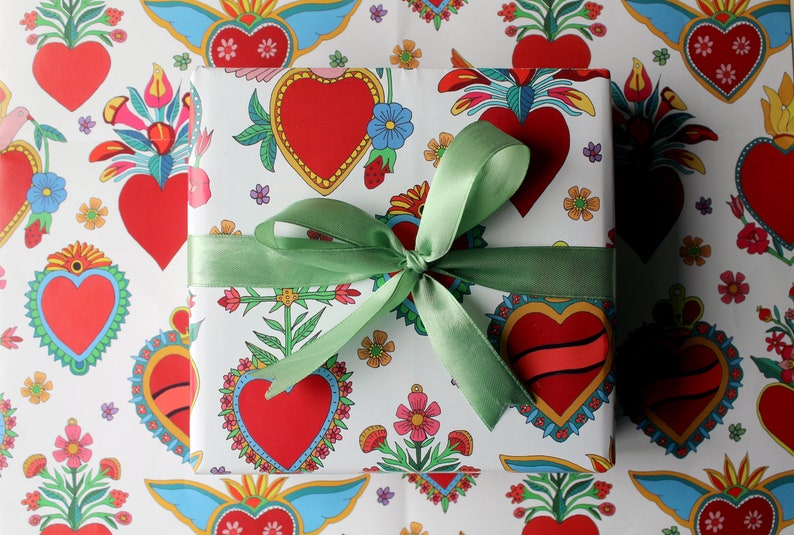 Papier cadeau coeurs Coeurs mexicains Saint-Valentin motif milagros image 3