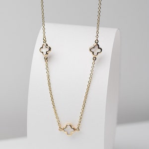 Dainty Four Leaf Clover Necklace, 6mm Three Clover Necklace, Mother of Pearl Charm Necklace, Holiday Gifts, Gift for Her, Mother&#39;s Day