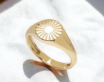 Sun Ring, 14k Solid Gold Sun Signet Ring, Dainty Circle Signet Ring, Sunshine Ring, Sunlight Ring, Sun Signet Ring, Sol Ring