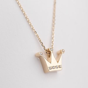 Crown Necklace, Princess Crown Necklace, Queen Necklace, 14k Gold Crown Necklace, 21st Birthday Gift for Her, Valentine&#39;s Day Gift