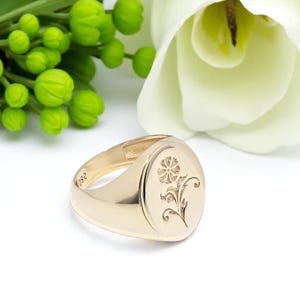 Flower Signet Ring, 14k Gold Signet Ring, Women&#39;s Signet Ring, Luxury Gold Signet, Minimalist Signet Ring, Oval Gold Signet Ring