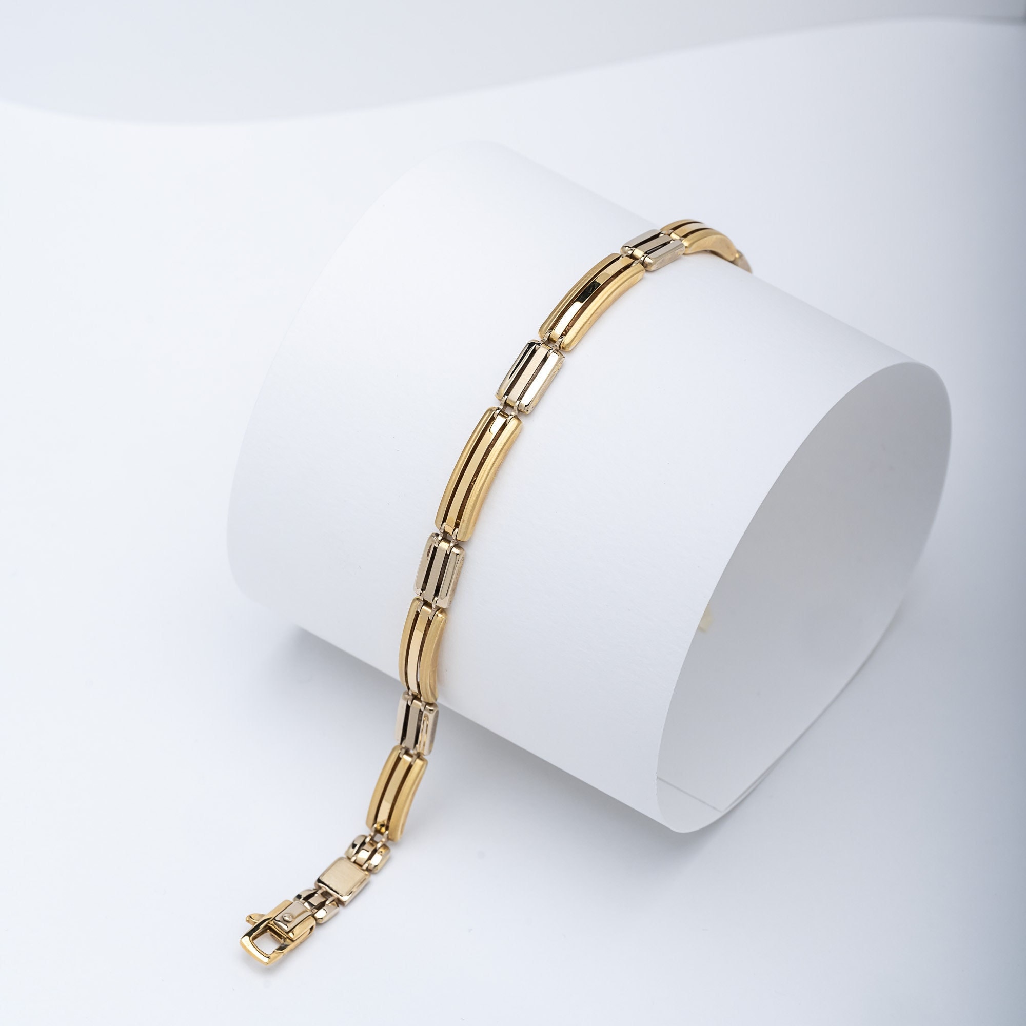 【Monday Edition】EVERYDAY GOLD BRACELET 2 50108-bracelet-main-collection