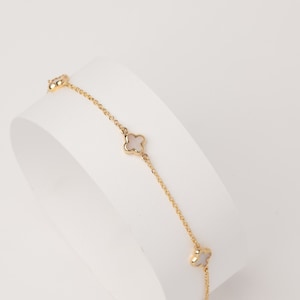 Dainty Mother of Pearl Four Leaf Clover Bracelet in 14K Gold, Good Luck Cross, Cross Charm Bracelet, Mother's Day Jewelry, Summer Jewelry