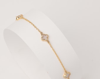 Dainty Mother of Pearl Four Leaf Clover Bracelet in 14K Gold, Good Luck Cross, Cross Charm Bracelet, Mother's Day Jewelry, Summer Jewelry