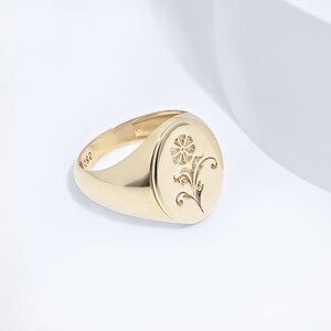 Flower Signet Ring in 14K Gold