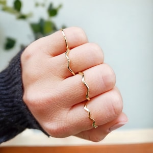 Flat Wavy Ring, Zig Zag Ring, Ripple Ring, 14K Gold Thin Wavy Ring, Stacking Ring, Layering Ring, Stackable Ring, Summer Jewelry