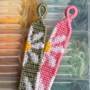 Knotted Daisy Alpha Friendship Bracelet