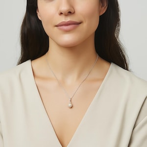 Akoya Pearl Necklace: White Gold Diamond Pendant, 18-Inch Chain