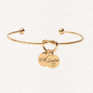 Personalized bangle bracelet with medals to engrave, Personalized bangle, First name bracelet, Birth gift for women, Mom bracelet, Godmother