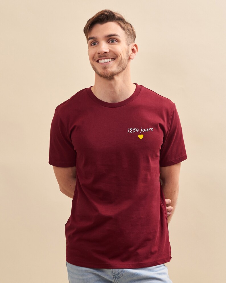 T-shirt Brodé Personnalisé Homme Bordeaux, Cadeau Personnalisé Pour Lui, Parrain, Cadeau Fête Des Pères Personnalisé image 6