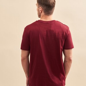 T-shirt Brodé Personnalisé Homme Bordeaux, Cadeau Personnalisé Pour Lui, Parrain, Cadeau Fête Des Pères Personnalisé image 7