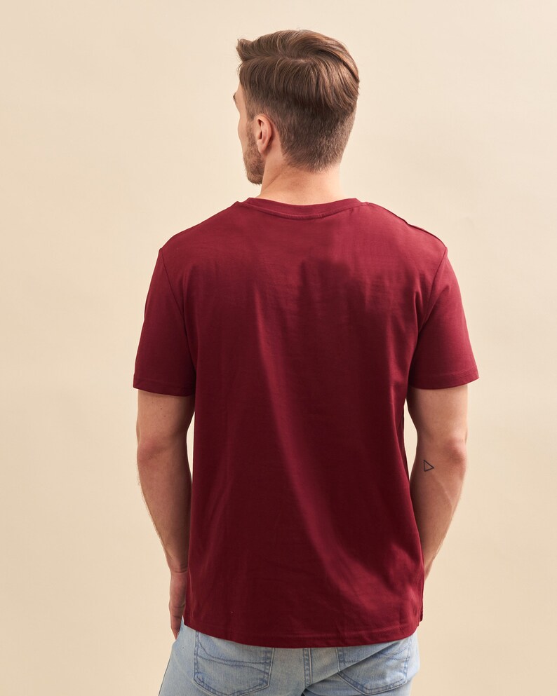 T-shirt Brodé Personnalisé Homme Bordeaux, Cadeau Personnalisé Pour Lui, Parrain, Cadeau Fête Des Pères Personnalisé image 7