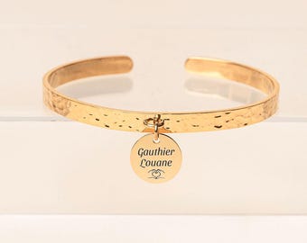 Personalized hammered bangle bracelet with medallion | Engraved bangle bracelet | Women's name bracelet | Baby gift | Valentine's Day gift