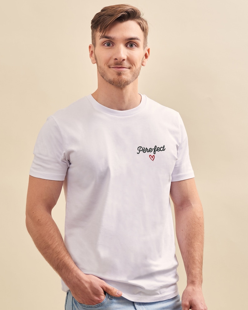 Tshirt Brodé Homme Blanc, T-shirt Personnalisé Homme, Cadeau Personnalisé Pour Lui, Cadeau Parrain, Cadeau Fête Des Pères Personnalisé image 2