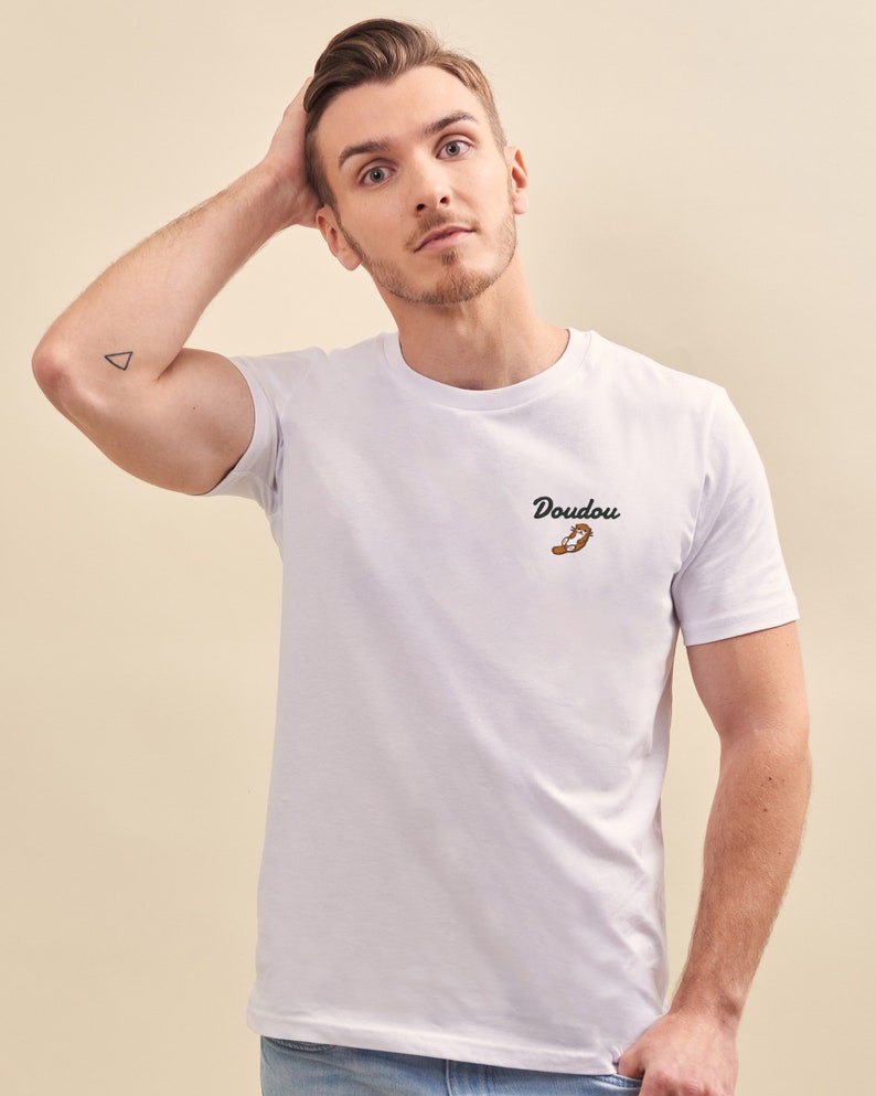 Tshirt Brodé Homme Blanc, T-shirt Personnalisé Homme, Cadeau Personnalisé Pour Lui, Cadeau Parrain, Cadeau Fête Des Pères Personnalisé image 6