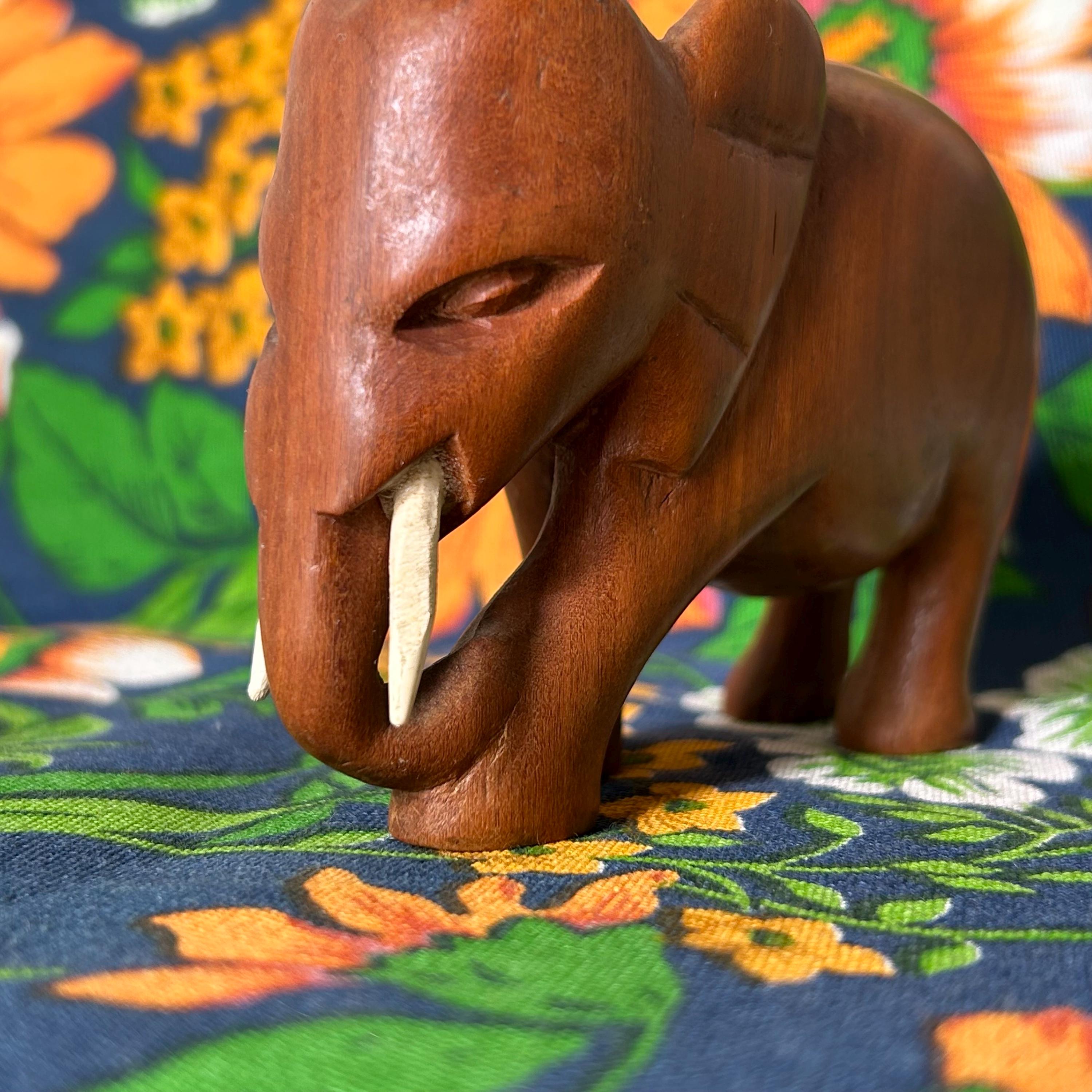 ヴィンテージの手彫りアフリカ木製象 - Etsy 日本