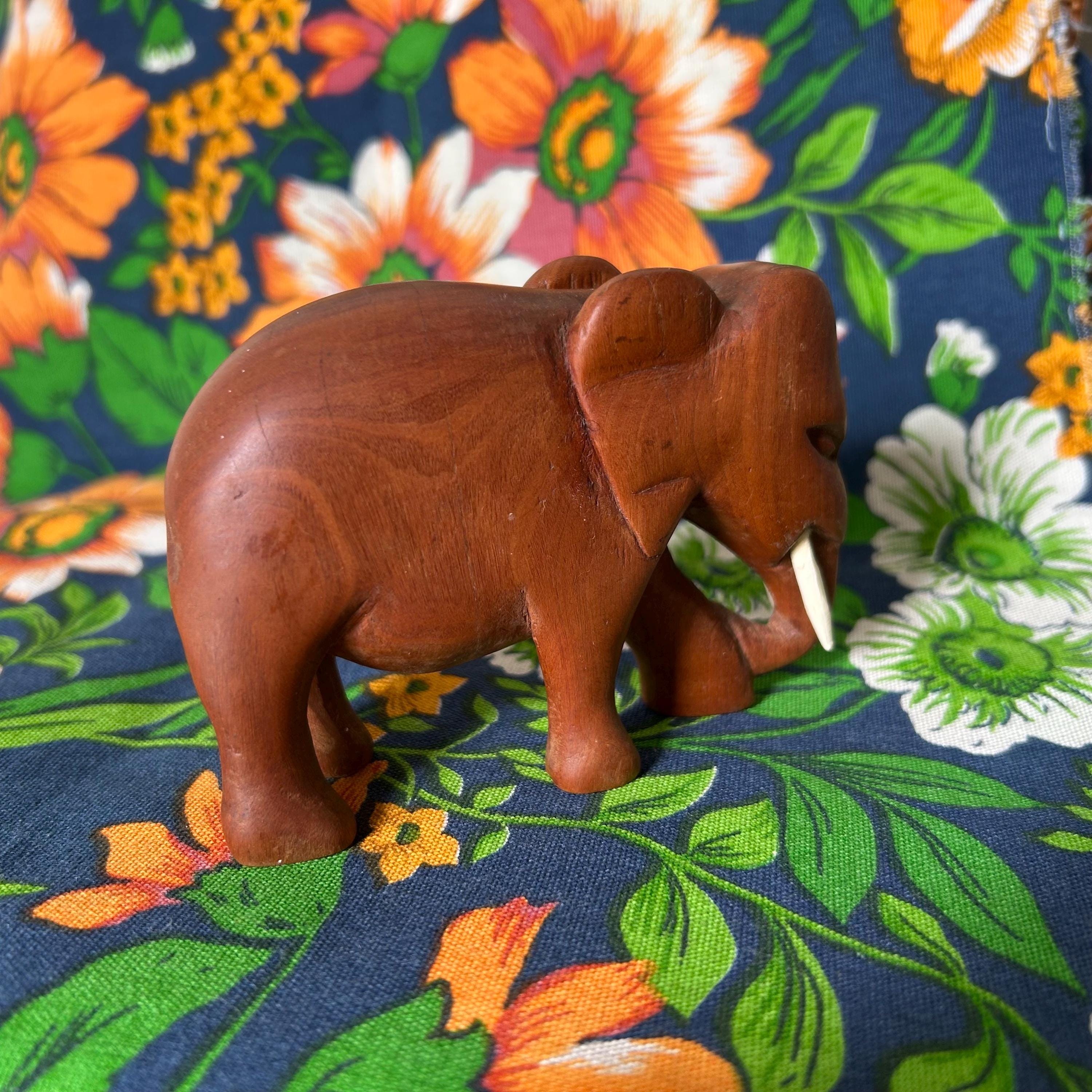 ヴィンテージの手彫りアフリカ木製象 - Etsy 日本