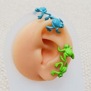 OHRRINGE! Winzige realistische Frösche, 2 Stile, 3 Farben, entzückendes Accessoire, kein Piercing erforderlich, Clip-On-Stil, unisex Design, Erwachsenen- / Jugendgröße