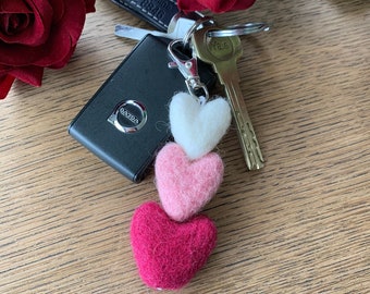 Heart felt keyring| Heart Keychain| Pom pom keyring| Mum pom pom keyring| Mother's Day gift| Gift for her| Keyring gift