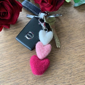 Heart felt keyring| Heart Keychain| Pom pom keyring| Mum pom pom keyring| Mother's Day gift| Gift for her| Keyring gift