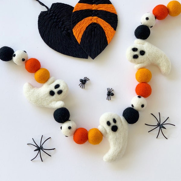 Halloween Ghost Garland| Halloween Decorations| Halloween Felt Garland| Halloween Party Decor| Ghosts with black orange and black dots