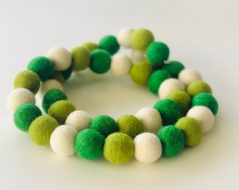 St. Patrick's Day Felt Ball Garland| St. Patrick's Day Decor| Lucky Felt Ball Garland| Green Spring Pom Pom Garland| Felt Pompoms