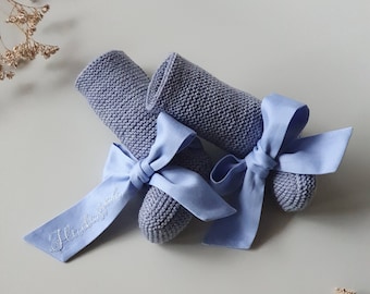 Personalized Baby socks - booties in lavender color with wide hand embroidered bows