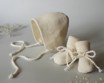 2 Pcs Set for Newborn Baby booties and bonnet - hat hand knitted from Oeko-Tex Merino wool