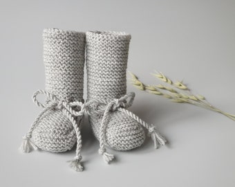 Handgestrickte Newborn Baby kniehohe Schühchen - Socken, Stulpen aus Öko-Tex Merinowolle