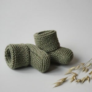 Children slippers with simple laconic, minimalist design with cuffs in beautiful olive green color. Hand knitted from pure merino wool yarn.