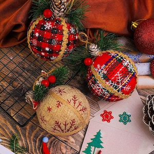 Christmas Ball Ornaments for Christmas Tree Hanging Baubles Rustic Ornaments Shatterproof Christmas Tree Ornaments New Year Decoration Kids