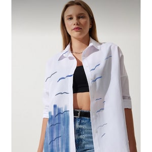 Oversized White Hand-Painted Cotton Shirt – Flying birds -  Original Design, Made from Raw Craft