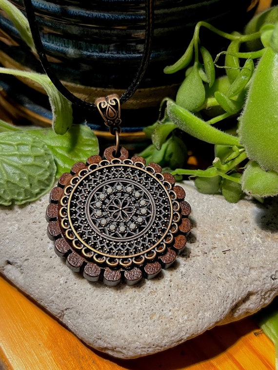 Wooden medallion necklace top