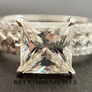 Zestaw pierścionków z Moissanite&#39;em 2,50 Ct Princess, zestawy obrączek ślubnych Trio, zestaw pierścionków zaręczynowych Princess Cut, zestaw obrączek ślubnych z białego złota