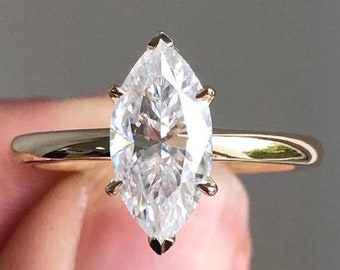 Anillo de compromiso solitario con diamante cultivado en laboratorio de 2 quilates en talla marquesa en oro amarillo sólido de 14 quilates