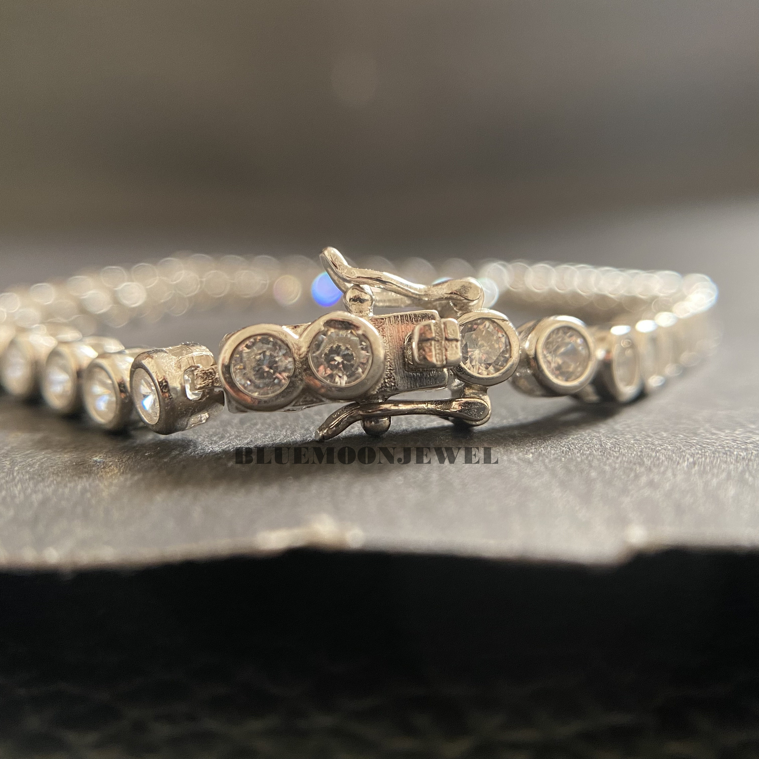 最高級モアッサナイト ベゼルセッティングブレスレット 最高級モアッサナイト ベゼルセッティングブレスレット レディース