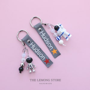 Personalisiertes Namensschild, Taschenanhänger, Astronaut personalisierte Stickerei Namensschild, Schlüsselanhänger, Lehrer Geschenk, benutzerdefinierte Schlüsselanhänger, Rucksack-Schlüsselanhänger