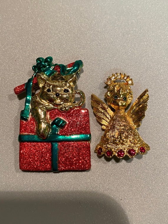 Lot of Vintage Christmas Pins