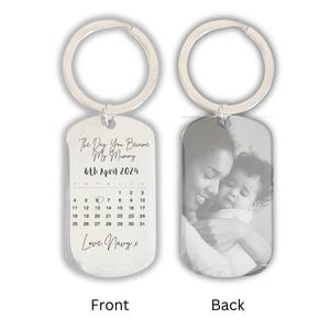Custom Keychain with Quote  &quot;The Date You Became My Mummy&quot; Calendar, Mothers Day Meaningful Gift Mum Keyring – Engraved Photo Keepsake
