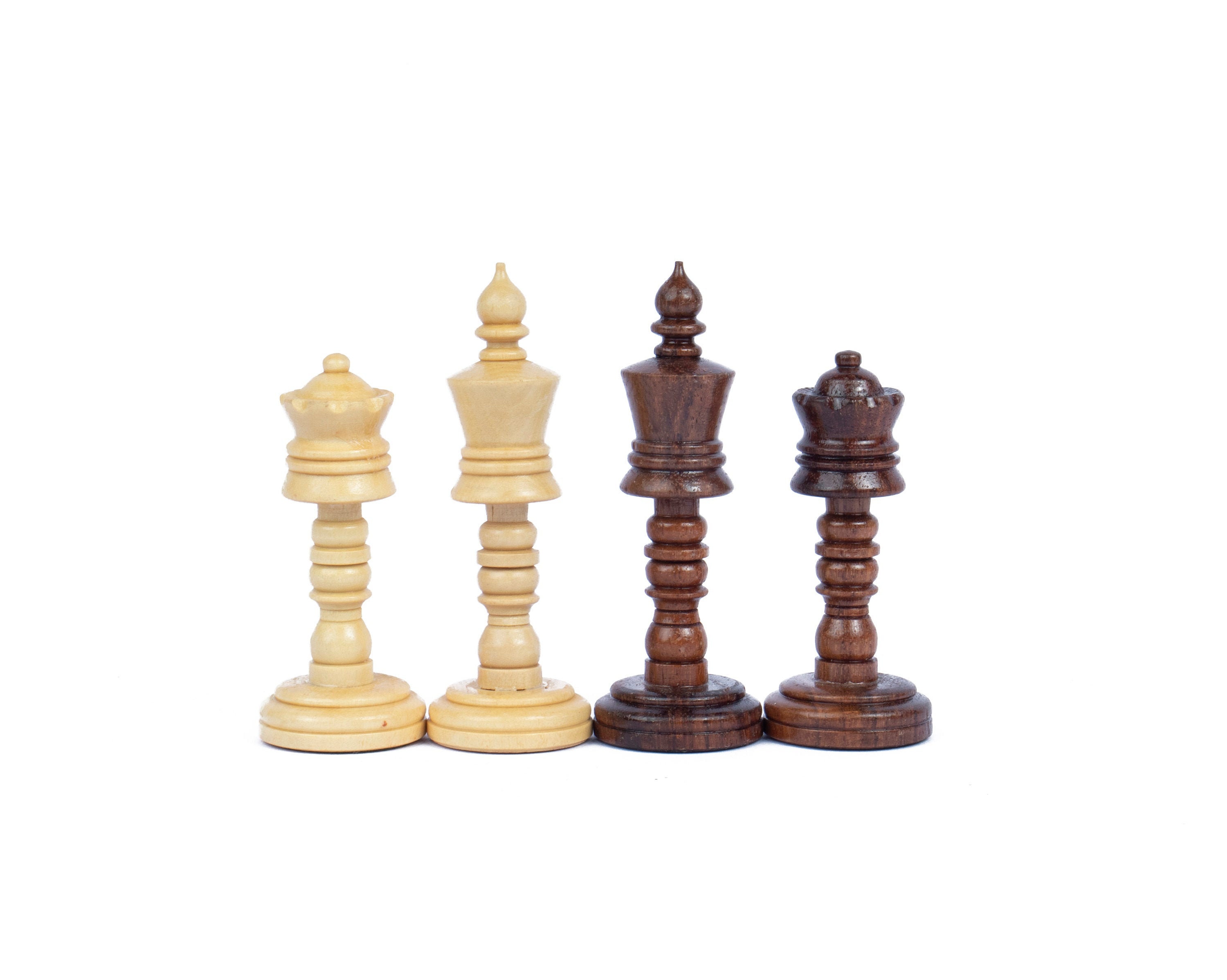 THE REPRODUCTION OF 1960 MIKHAIL TAL CHESS SET CRIMSON BOXWOOD & EBONIZED  4.125 KING WITH 2 SQUARE CHESS BOARD