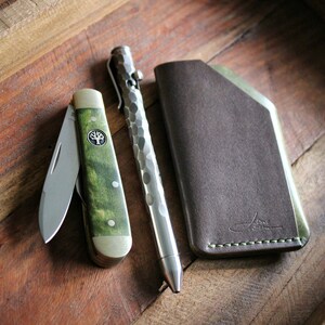 Slim Leder Wallet – Minimalistischer EDC Kartenhalter in Grau und Grün – Handgefertigtes, hochwertiges Leder-Wallet