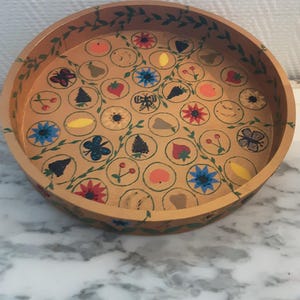 plateau rond en bois peint