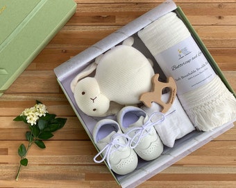 Newborn gift box set | Baby boy gift | Baby shower gift | Baby gift set | Swaddle blanket gift set | Baby outfit gift box