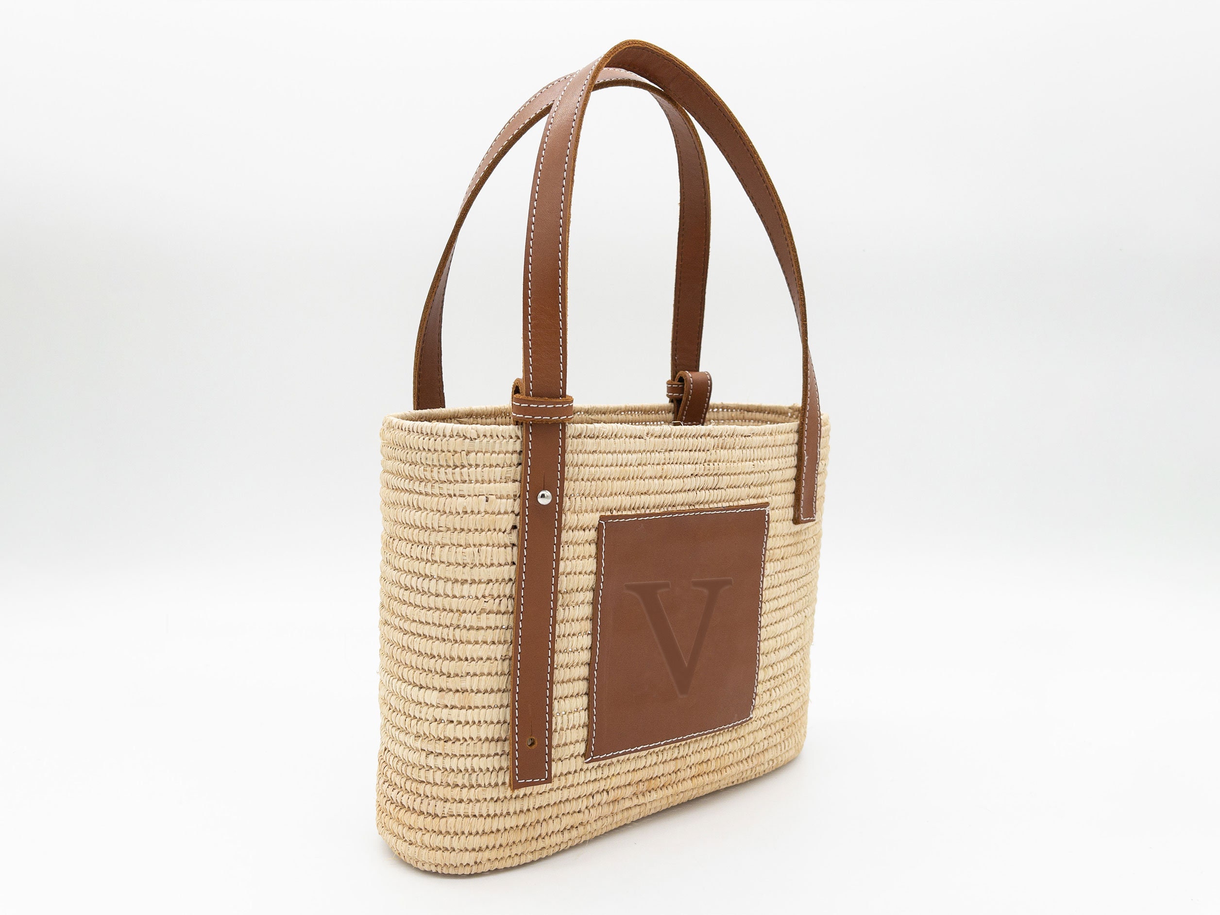 Small leather-trimmed woven raffia tote